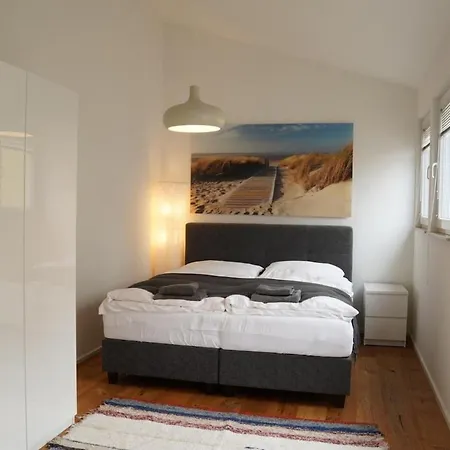 Oasis With Large Balcony & Parking *