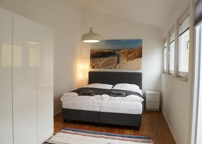 Oasis With Large Balcony & Parking *