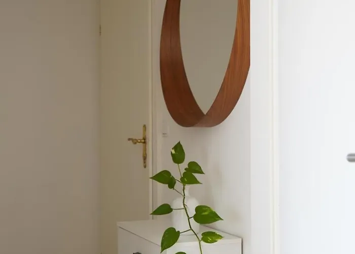 Lägenhet Oasis With Large Balcony & Parking